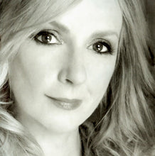 Load image into Gallery viewer, Moya Brennan* : Signature (CD, Album)