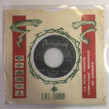 Load image into Gallery viewer, فيروز* = Fairuz : هللي عالرّيح / بتتلج الدني = Helly Arryh / Btetloj Eddene (7&quot;)
